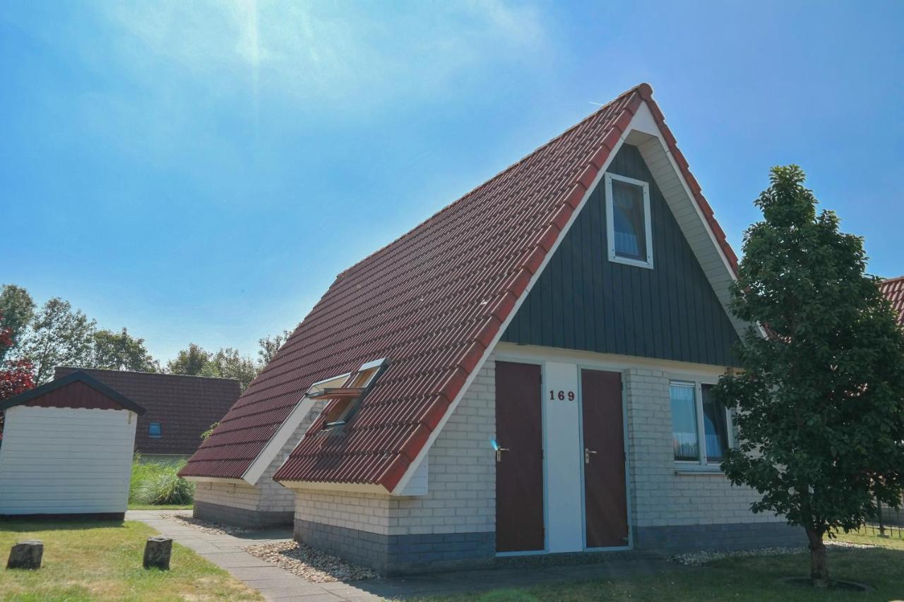 Villa Marilu 6 pers Allergy-friendly house on a typical dutch canal&quiet place à Anjum Extérieur photo